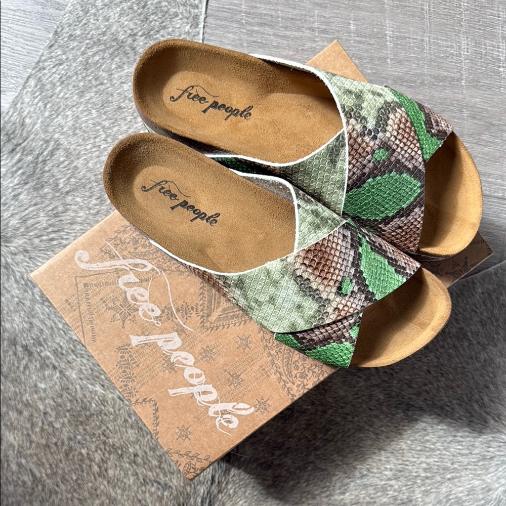 Free People Sidelines Green and Brown Snake Pattern Sandals Size 8/39